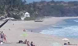 Un bateau échoué à Boucan