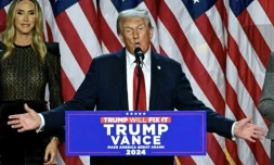 Donald Trump lors de son discours de victoire à West Palm Beach le 6 novembre 2024 ( AFP / Jim WATSON )