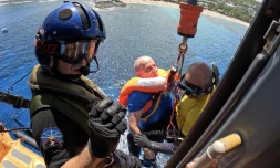 Exercices de secours en conditions réelles : la brigade nautique et la section aérienne de gendarmerie s'entraînent. 