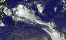 La dépression tropicale à 1015 km de La Réunion