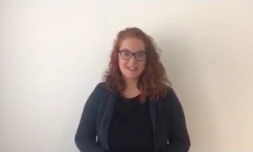 Amélie Rivière, alternance