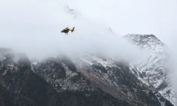 Un hélicoptÚre des secours italiens dans le Trentin-Haut-Adige (Italie), ce dimanche 2 novembre 2025. - KARL-JOSEF HILDENBRAND / DPA / DPA PICTURE-ALLIANCE VIA AFP
