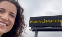 Pour trouver l’amour, une Américaine loue des panneaux géants sur l’autoroute