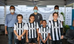 Remise de tenues et de récompenses à la Juventus Academy du Port 