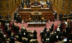 Le Sénat à majorité de droite entame lundi l'examen du projet de loi travail auquel il entend donner un coup de barre libéral, à la veille d'une manifestation nationale contre le texte à Paris que la CGT promet "énorme"