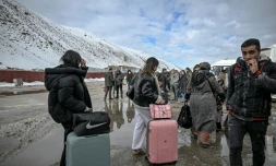 Des Iraniens arrivent en Turquie à travers le point de passage de Razi-Kapiköy, le 1er février 2026
