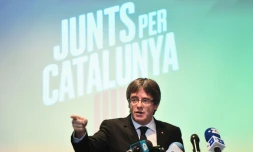 Le chef de l'exécutif catalan déchu Carles Puigdemont lors d'une conférence de presse, le 25 novembre 2017 à Bruges