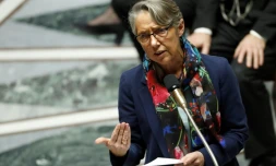 La ministre des Transports Elisabeth Borne lors d'une séance de questions à l'Assemblée nationale le 19 décembre 2017 à Paris