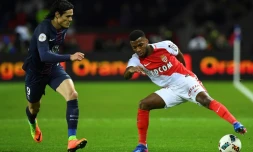 L'attaquant du PSG Edinson Cavani et le milieu de terrain de Monaco Thomas Lemar, le 29 janvier 2017 au Parc des Princes