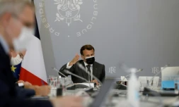 Emmanuel Macron lors d'une réunion sur la campagne de vaccination à l'Elysée le 20 avril 2021