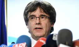 Le président catalan destitué Carles Puigdemont donne une conférence de presse, le 22 décembre 2017 à Bruxelles