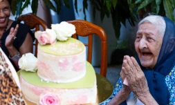 Saint-Denis : Madame Ibrahim fête ses 100 ans en compagnie d'Ericka Bareigts 