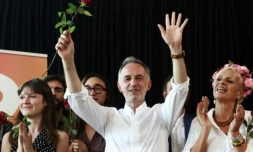Le candidat socialiste aux municipales à Paris, Emmanuel Grégoire, le 22 juin 2025 lors d'un meeting dans la capitale ( AFP / ROMAIN PERROCHEAU )