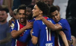 Le capitaine du PSG Marquinhos (à gauche) fêté par ses coéquipiers après son but contre Marseille, le 20 septembre 2026 au Vélodrome