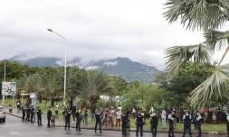 16 février 2021 Manifestation pour la fermeture de l'aéroport, les forces de l'ordre sur place