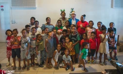 Remise des cadeaux aux enfants du Port 