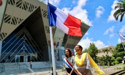 Loi immigration : le drapeau français mis en berne à l'hôtel de Région