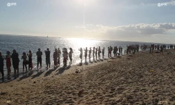 Chaîne humaine pour la réserve marine