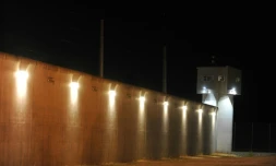 Le mur extérieur de la prison Le Mans-Les Croisettes à Coulaines, près du Mans, le 9 septembre 2013