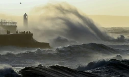 La tempête Eunice a provoqué des vagues de plusieurs mètres en Europe, à Porthcawl (Pays de Galles) le 18 février 2022