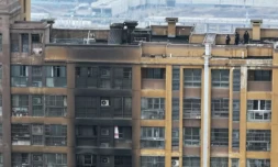 Vue aérienne d'un immeuble endommagé par un incendie à Nankin en Chine le 23 février 2024 ( AFP / -STR )