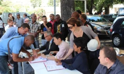 Fresque Camélia et signature de contrats
