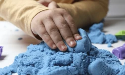 Amiante : la préfecture demande aux parents de "ne plus acheter de sable magique" 14 références de produits retirées de la vente à La Réunion