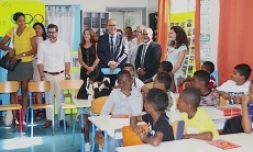 Thierry Terret en visite à l'école Jean-Luc Daly-Éraya