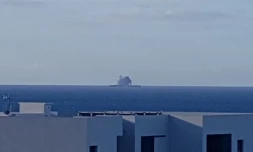 cargo en fumée au large du barachois 