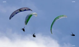 Un concours de parapente Master Accro se de?roule a? Saint-Leu ce dimanche. (Photo RB Imaz Press Re?union)