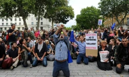 Manifestation contre la suspension du Parlement britannique le 28 juin 2010 devant le 10 Downing Street Ă Londres