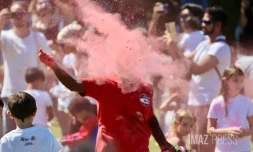 Holi holi au parc du Colosse, Saint-André