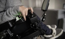 A Rungis, en banlieue parisienne, adultes valides et personnes handicapées cohabitent, "comme une famille", dans un habitat partagé, propice au gain en autonomie ( AFP / CHRISTOPHE ARCHAMBAULT )