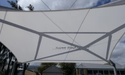 Saint-Paul : pose de voile d'ombrage sur le débarcadère