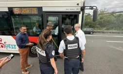 Reprise de l"arret ZUP du Port encadré par la police