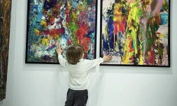 Laurent, 2 ans et demi, vend déjà ses peintures jusqu’à 7.000 euros [?]