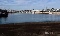 Le Port : une femme poignardée, son compagnon se jette en voiture dans la darse