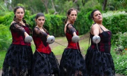 Saint-Gilles: un happening de la compagnie "un pas vers les étoiles"