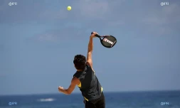 Beach tennis