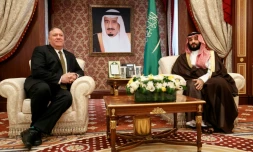 Le secrétaire d'Etat américain Mike Pompeo aux cÎtés du prince héritier Mohammed ben Salmane, à Jeddah, en Arabie Saoudite, le 24 juin 2019