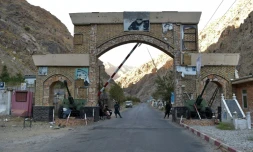 Des combattants talibans postés à l'entrée de la province du Panchir dont ils ont pris le contrôle, le 15 septembre 2021