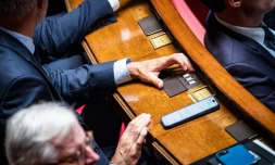 Des sénateurs au Sénat à Paris, le 7 juillet 2026. (XOSE BOUZAS / HANS LUCAS / AFP)