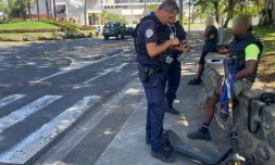 Le Port : une semaine après le décès d'un piéton, la police contrôle les propriétaires de vélos et de trottinettes électriques