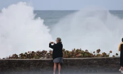 Maintien de la vigilance jaune vagues - submersion entre le Port et Saint-Philippe