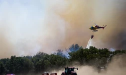 Un hélicoptère combattant un feu de forêt en Espagne, le week-end dernier. Photo : Getty Images / AFP