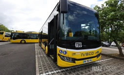 nouveaux véhicules car jaune 