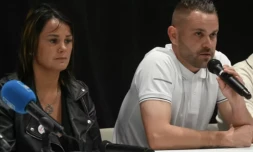 Les parents de Lindsay lors d'une conférence de presse à Vendin-le-Vieil, le 1er juin 2023 dans le Nord ( AFP / DENIS CHARLET )