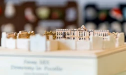 La place Stanislas à Nancy reconstituée avec des fèves pour les galettes des rois, le 3 novembre 2016 à Autreville, dans l'est de la France 