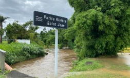 Pluies inondations petite rivière saint jean sainte-suzanne