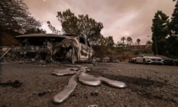 Une voiture fondue, détruite par les flammes dans le quartier de Pacific Palisades, en Californie le 10 janvier 2025 ( AFP / VALERIE MACON )